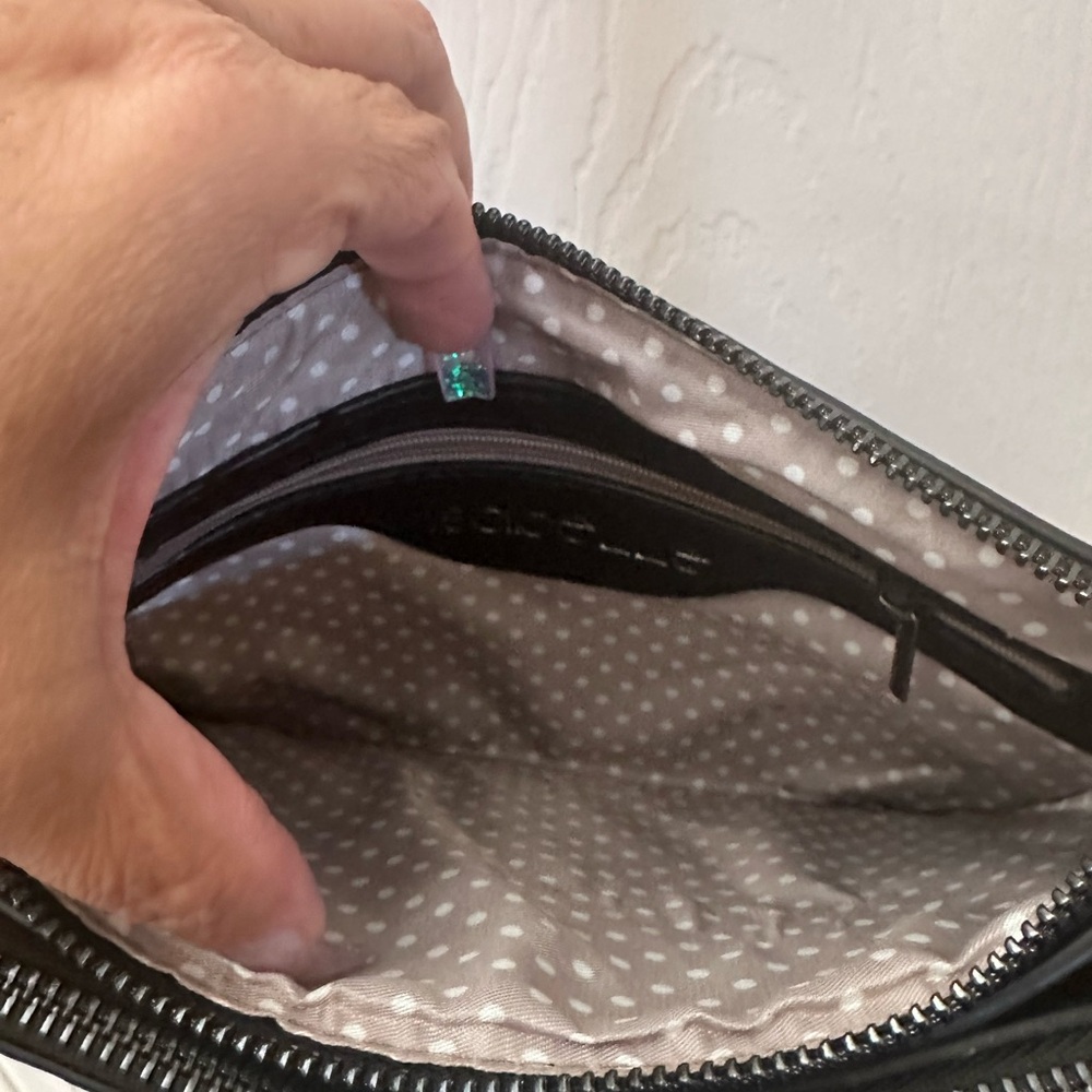 Isabelle (giving Hammitt vibes) vegan leather black crossbody - Picture 4 of 7